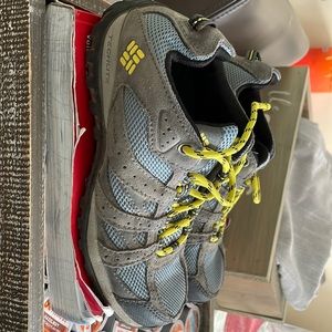 Columbia boys youth Size 4 hiking boots